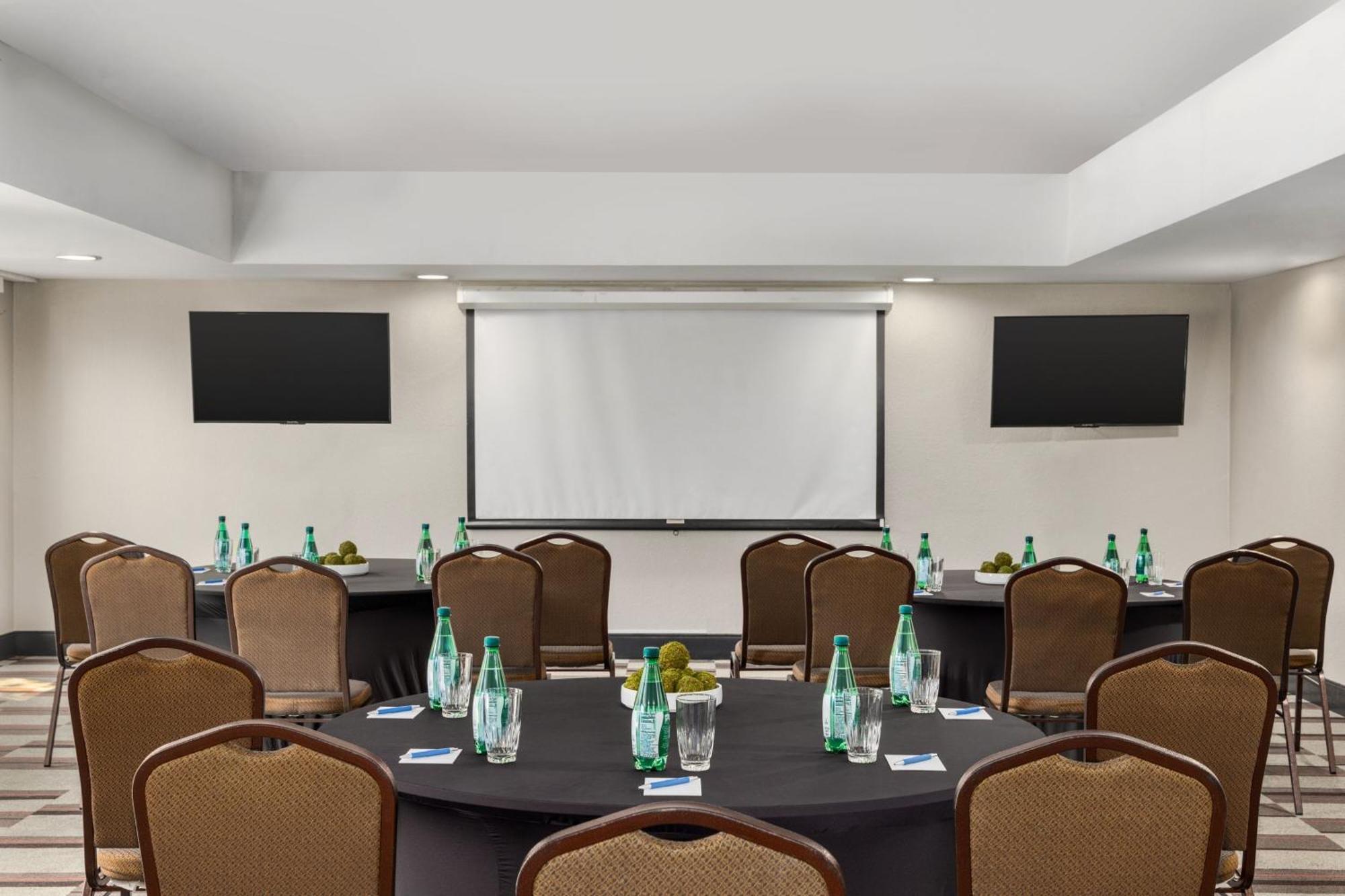 Four Points By Sheraton Greensboro Airport Ngoại thất bức ảnh