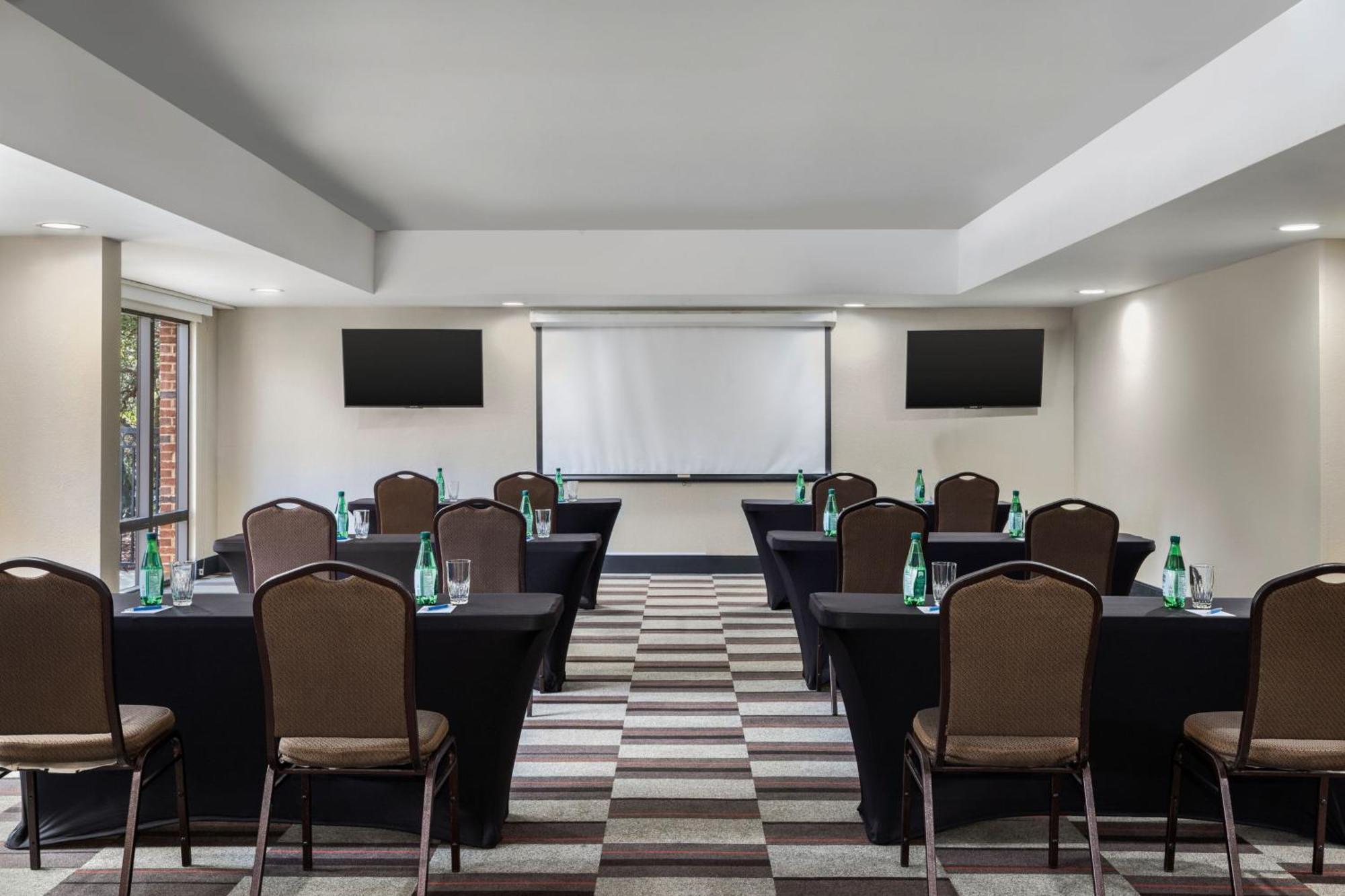 Four Points By Sheraton Greensboro Airport Ngoại thất bức ảnh