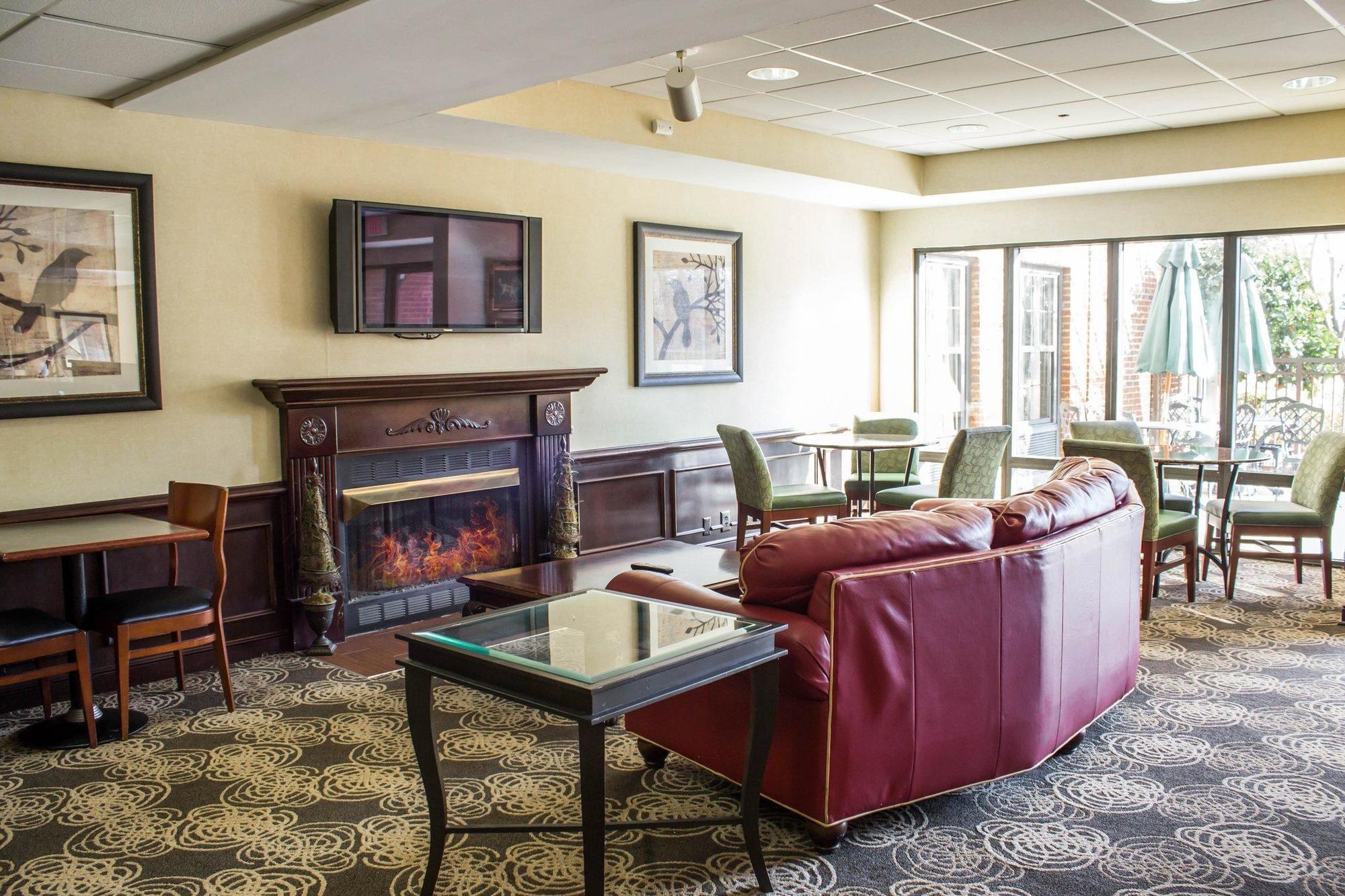 Four Points By Sheraton Greensboro Airport Ngoại thất bức ảnh